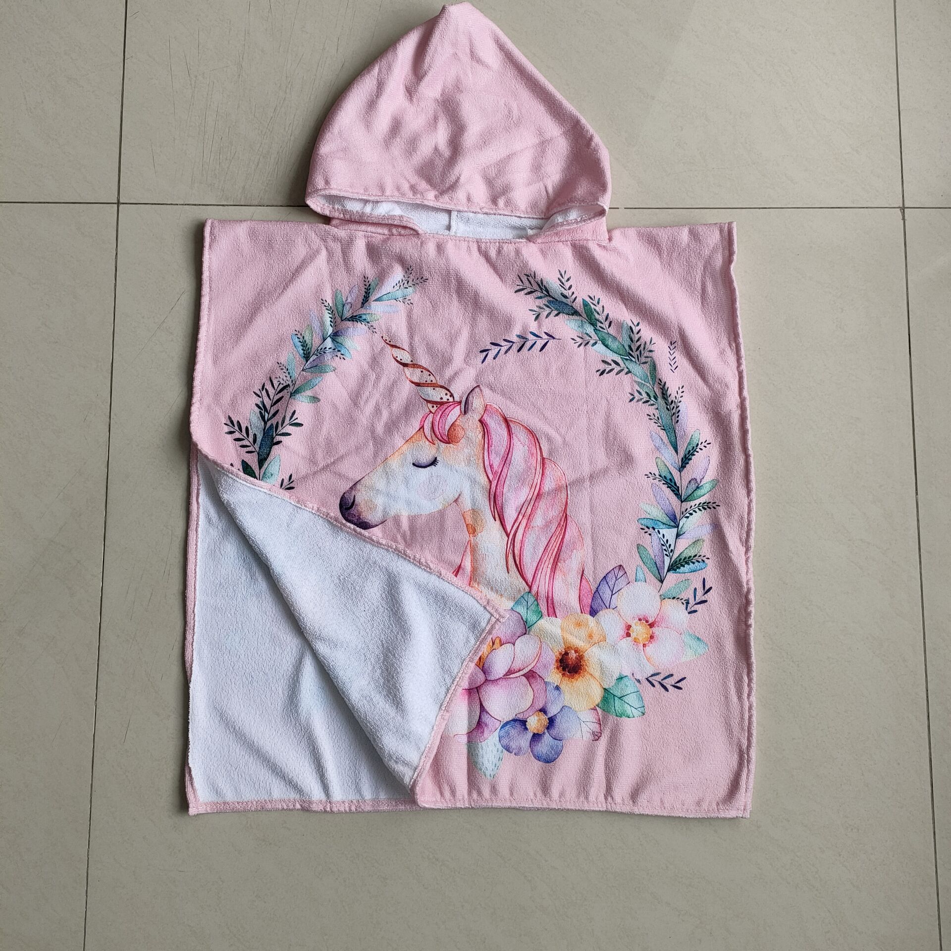 Custom Cartoon Printed Microfiber Kids Hooded Beach Towel Poncho