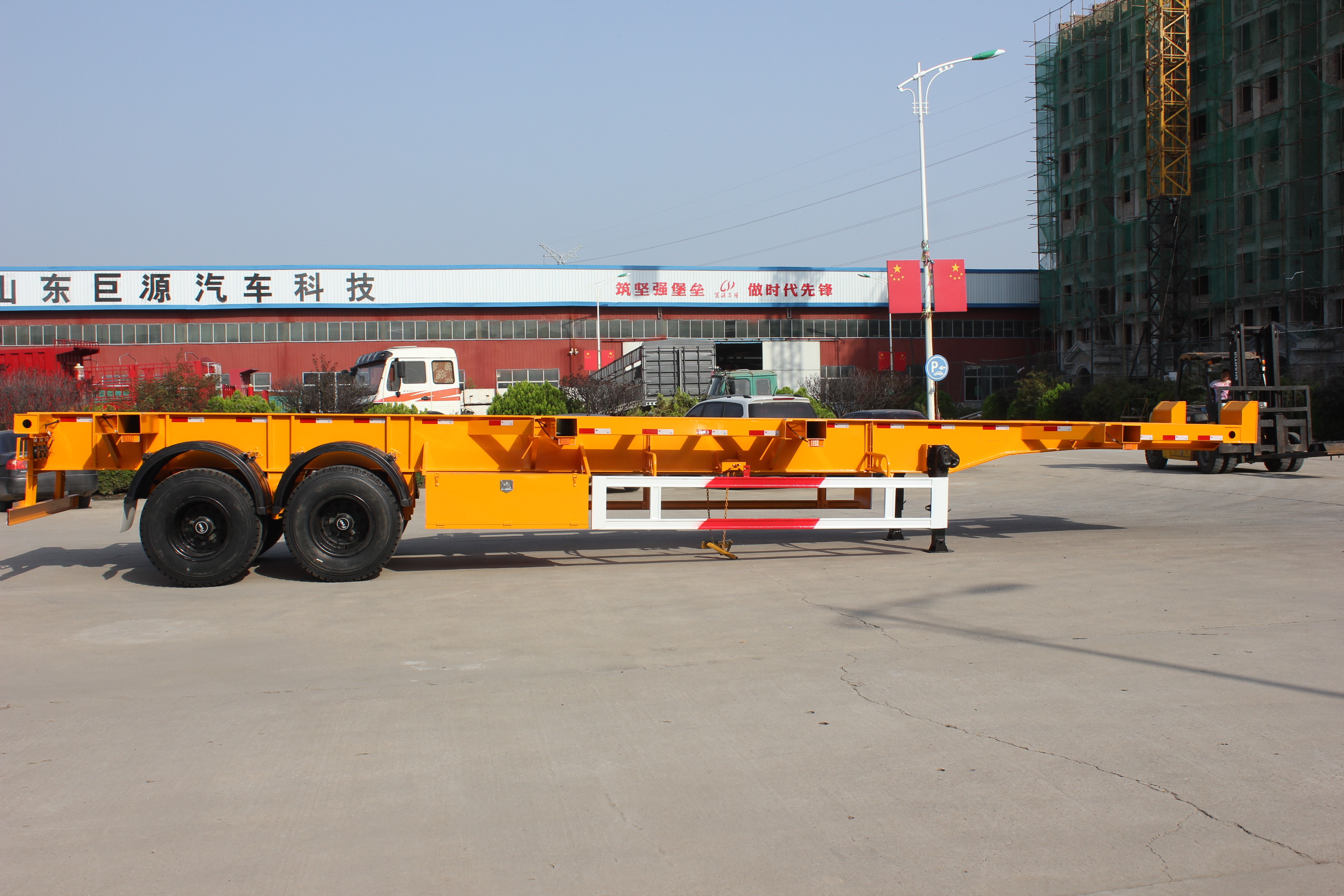 Mechanical Suspension Tri-Axle Skeleton Semi Trailer for Construction Site and 7pin Plug