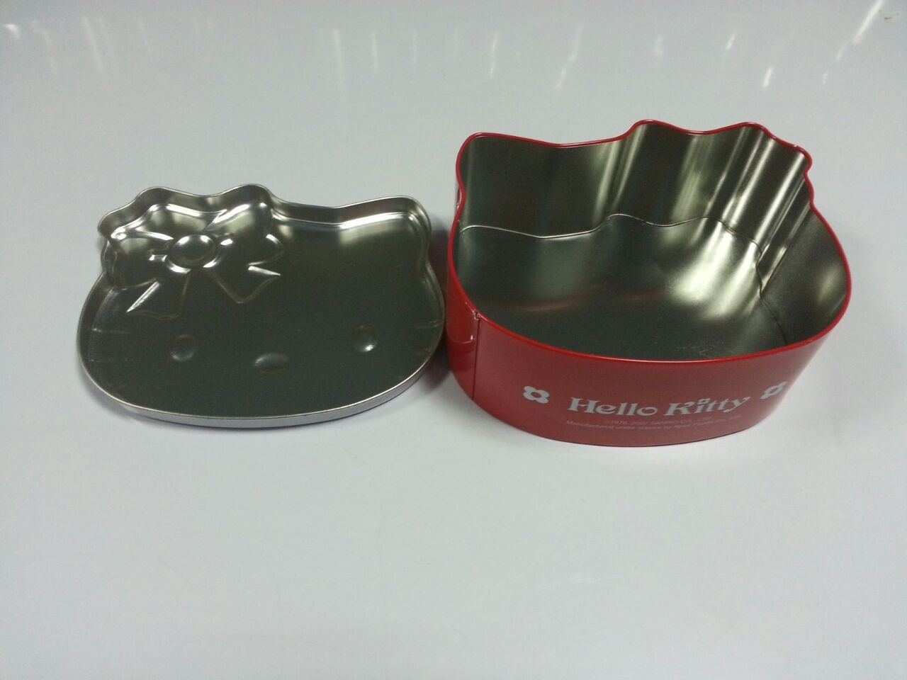 Hello Kitty Tin Candy Containers ,Looks Vivid just Like A Cat Head ,Popular Item