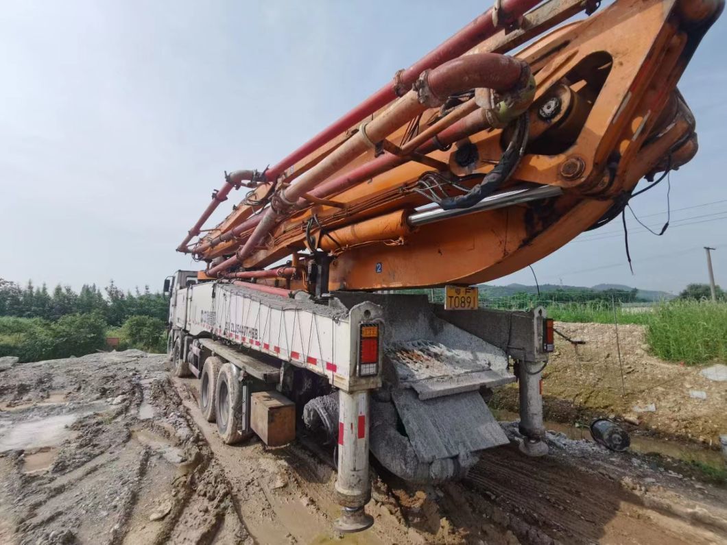 Original Condition 56 Meter Zoomlion Concrete Pump Truck with 6 Boom Sections
