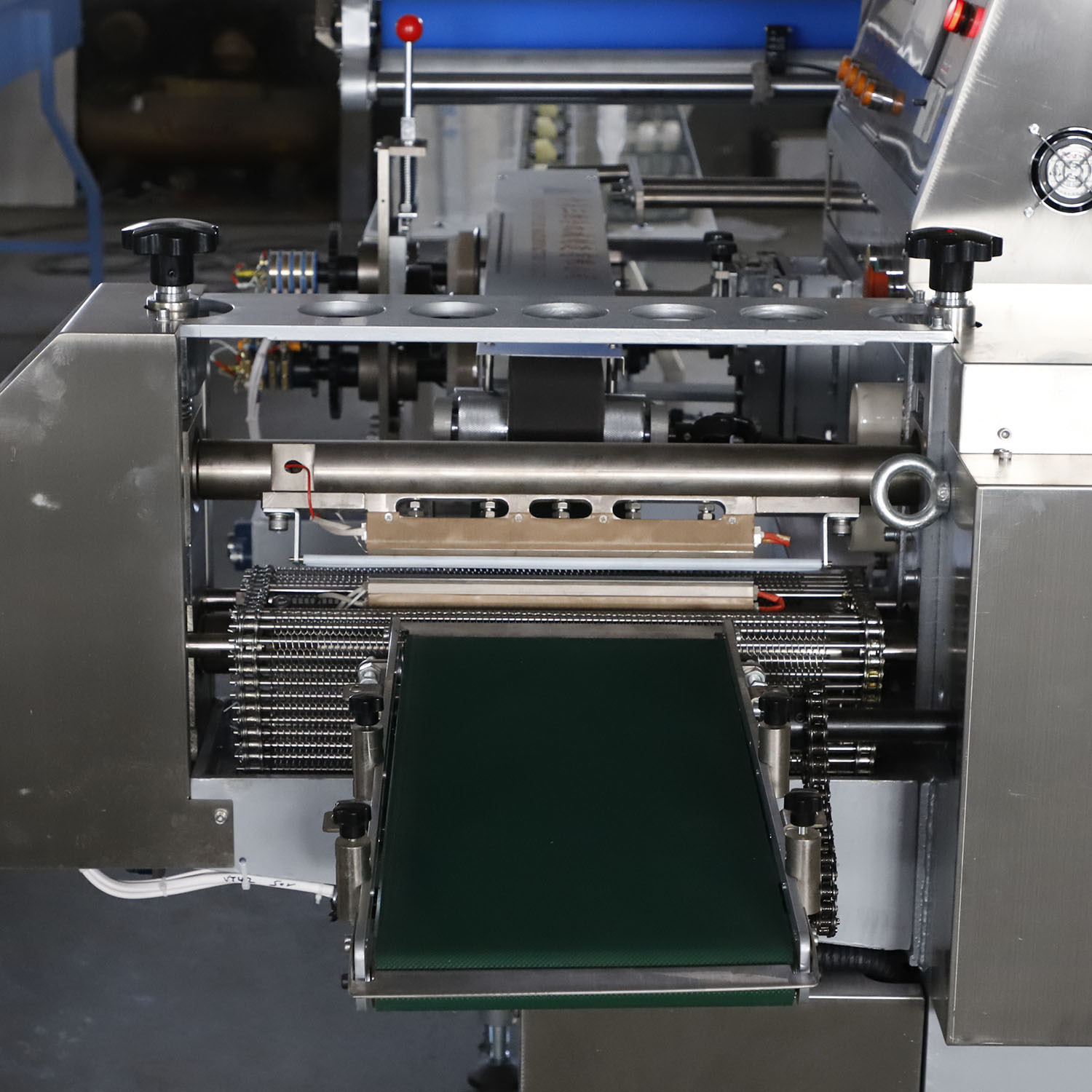 CE Instant Noodle Packing Machine SWC 590 Wrapping Packaging Machine