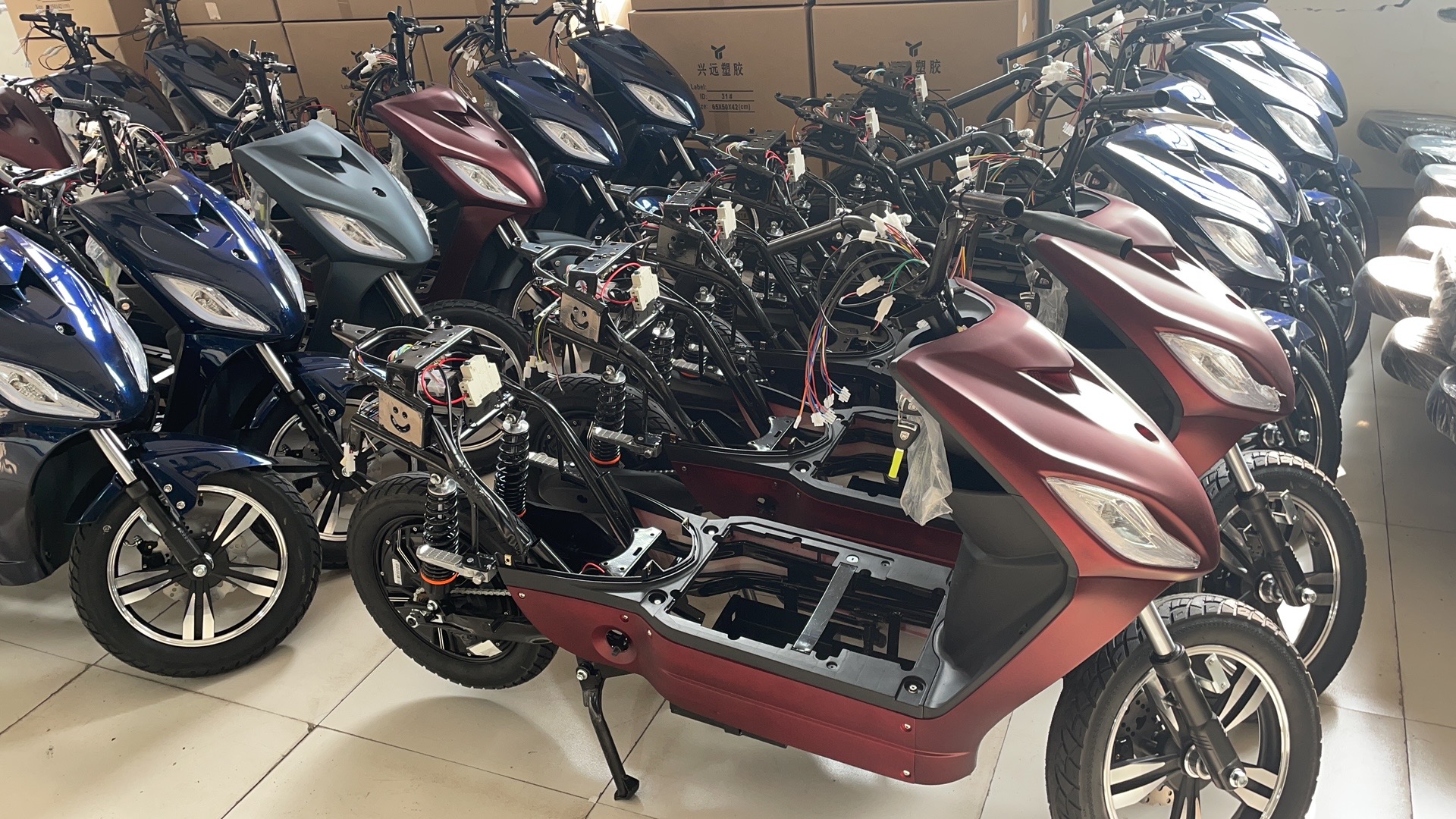 Adult Moped Electric Bike 48V 500W 1000W Motor Power Two-Wheel Electric Scooter Bluetooth Smart Front Brake 30AH 40AH Options