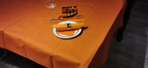 Quality Table cover ECO friendly soft luxury decoration airlaid table cloth for party and banquet weeding wholesale