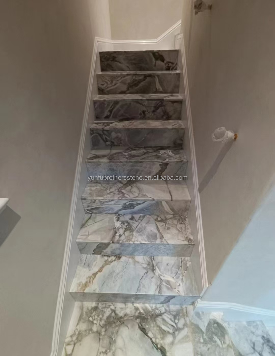 Brazil Calacatta Grey Marble Fish Belly Gray Marble for Hotel Anti Slip Stairs Design