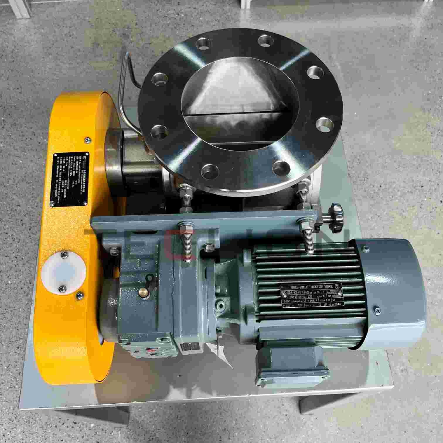 Exposed bearing stainless steel inlet rotary airlock feeding valve