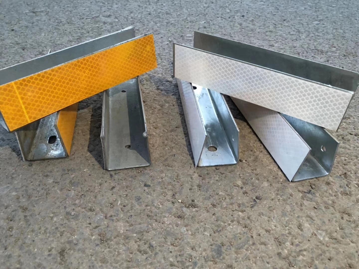 Highway Guardrail Delineators High Reflective Guardrail Reflector for Traffic Safety