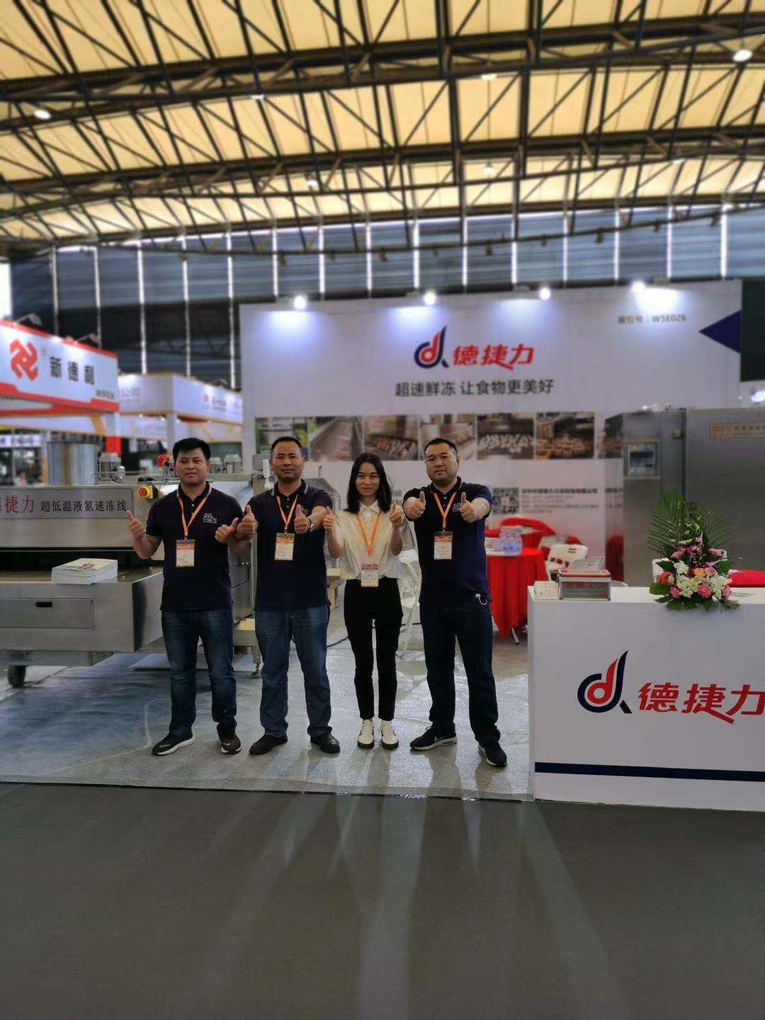 Liquid Nitrogen Tunnel Mesh Belt Tunnel Freezer 15KW 2100KG/H 2500KG/H