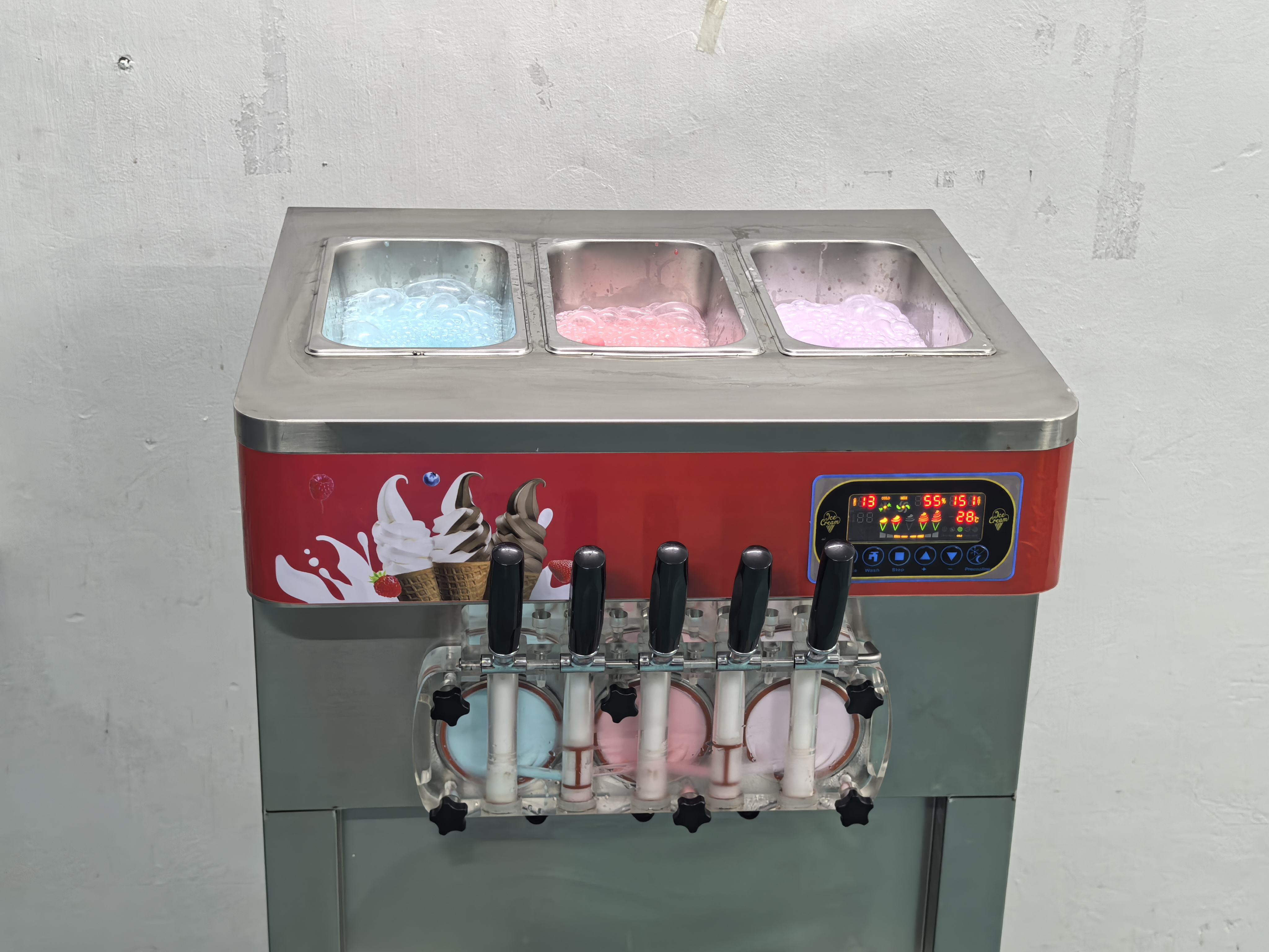High Capacity Soft Serve Icecream Machine 5 Flavors Automatic Ice Cream Maker for Business Material Cylinder Capacity 7LX3 1.8LX3