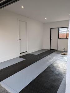 Quality ODM Interlocking Garage Floor Tiles 18 Mm Diamond Garage Floor Mat wholesale