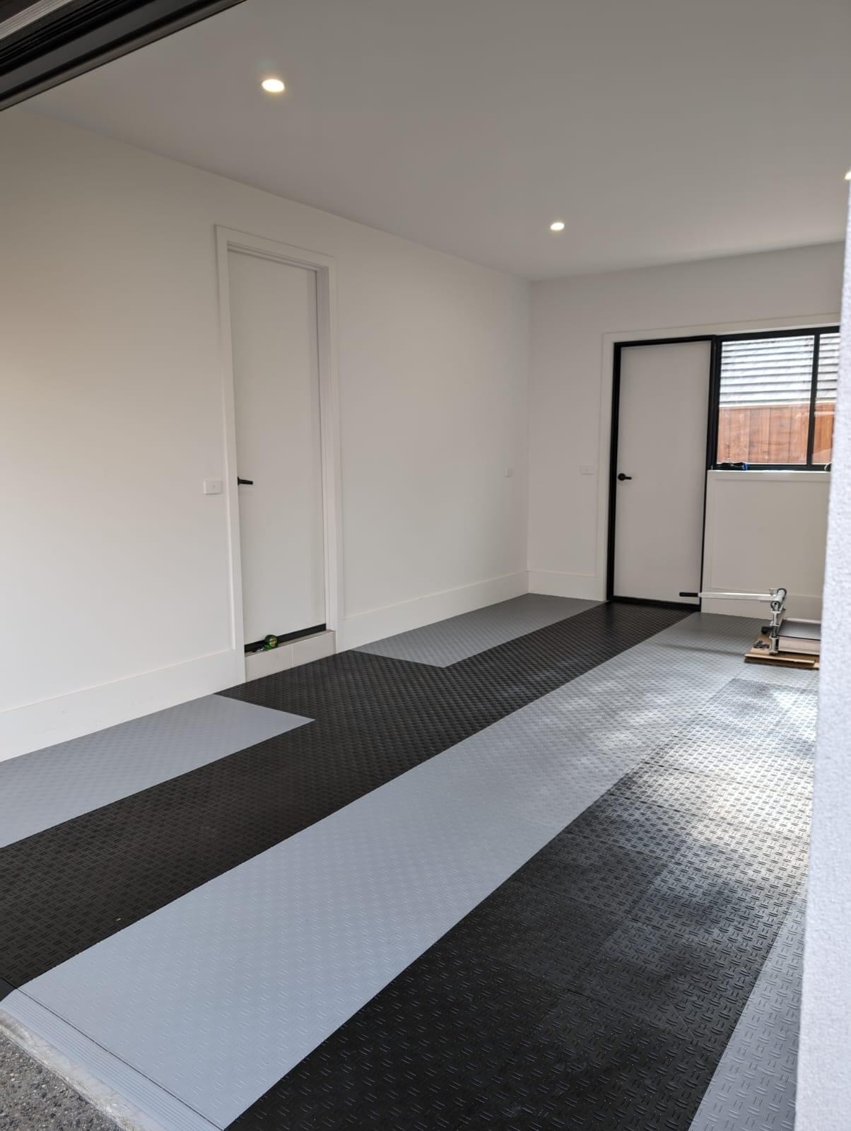 2500Lbs Racedeck Diamond Garage Floor Tile Anti Slip For Workshop