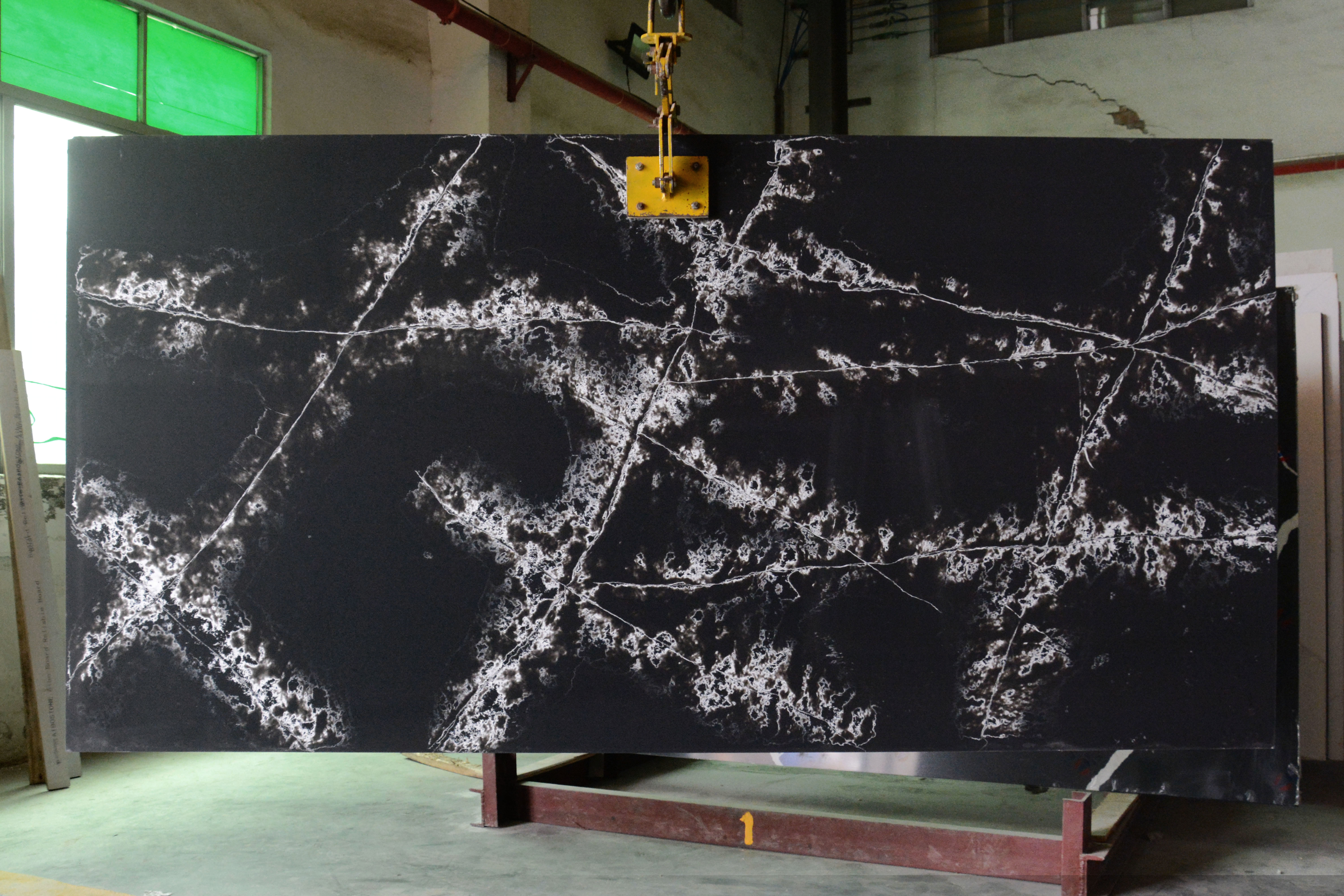 Ice Crack Black Quartz Impact Resistance For Kitchen Countertop