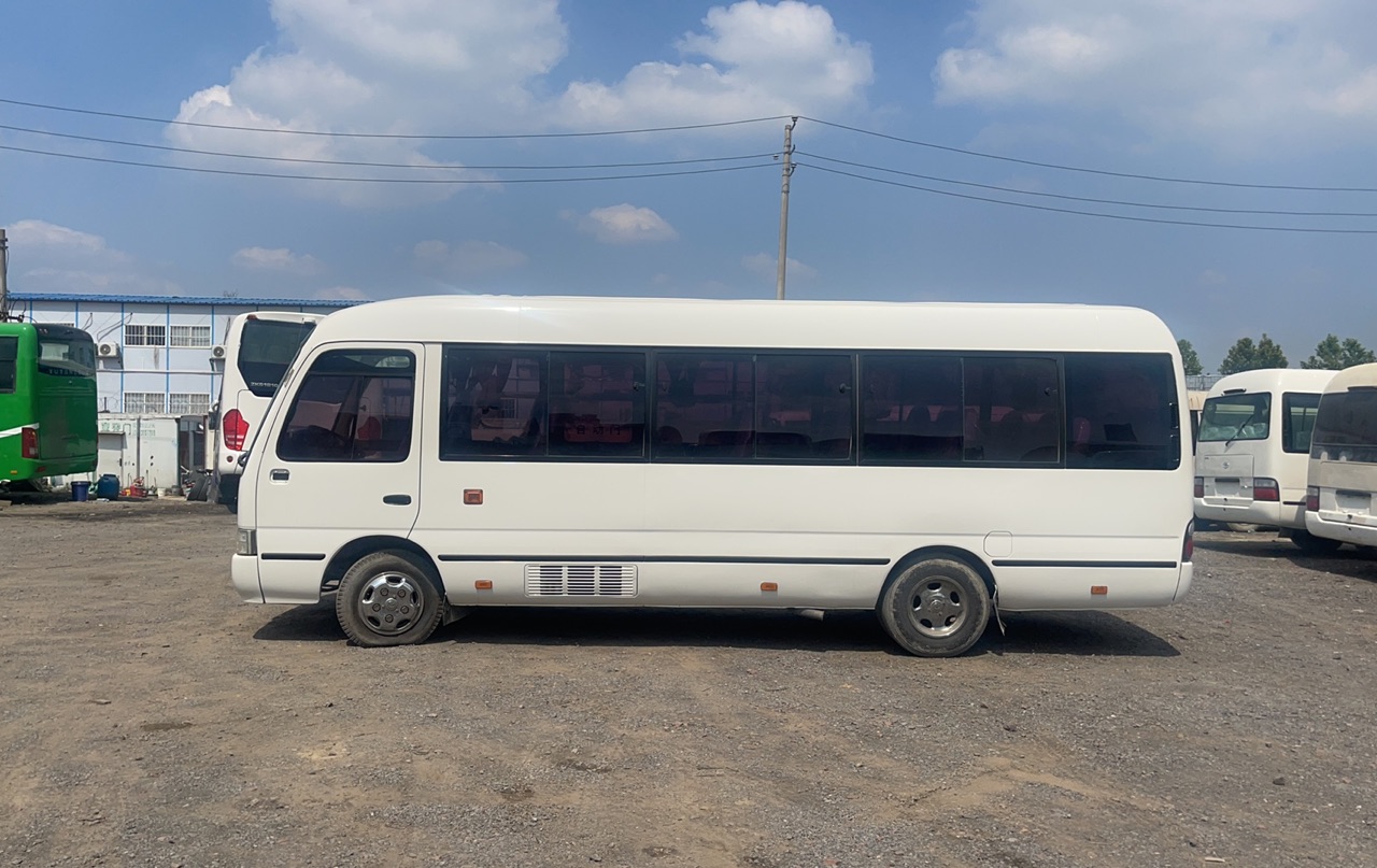 Euro 2 Emission Standard Luxury Tourist Coach Coaster with 2- and Customizable Options