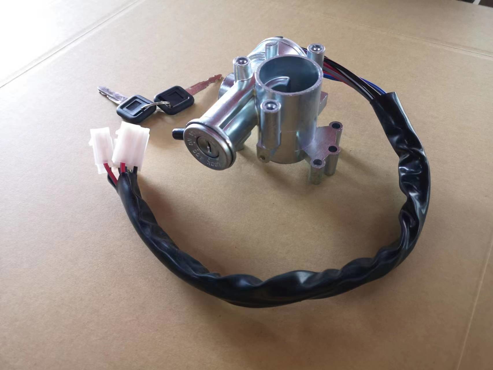8943422200 ISUZU Steering Lock For Light Truck NHR NKR Ignition Switch Seat Truck Start Key Cylinder With Three Plug