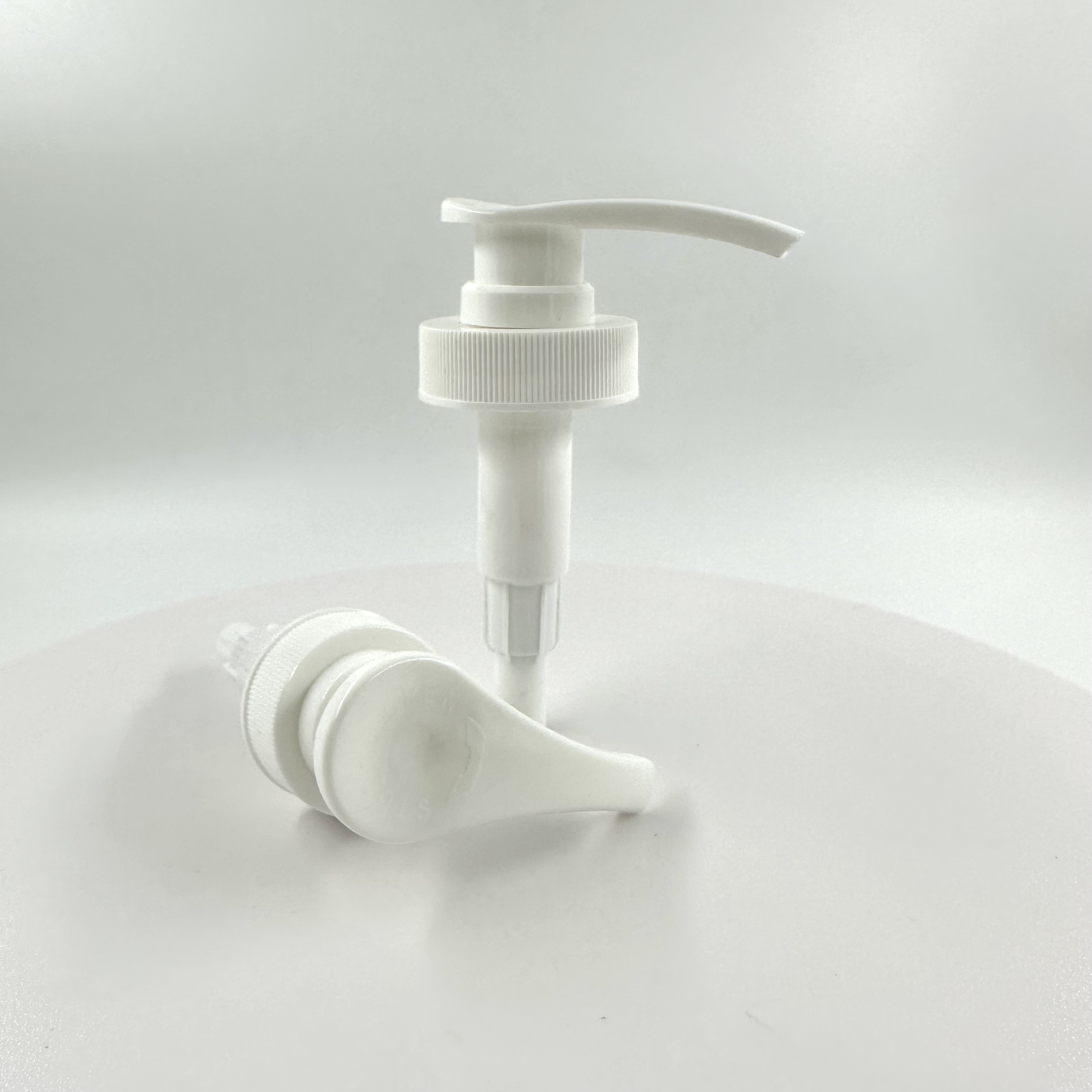 Customized Color 28/410 32/410 38/410 Plastic Lotion Pump for Professional Skin Care