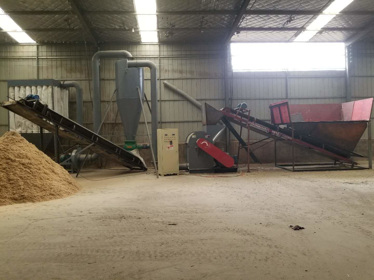 10TPH-100TPH Large Size Industrial Wood Crusher Machine Wood Chipper Machine