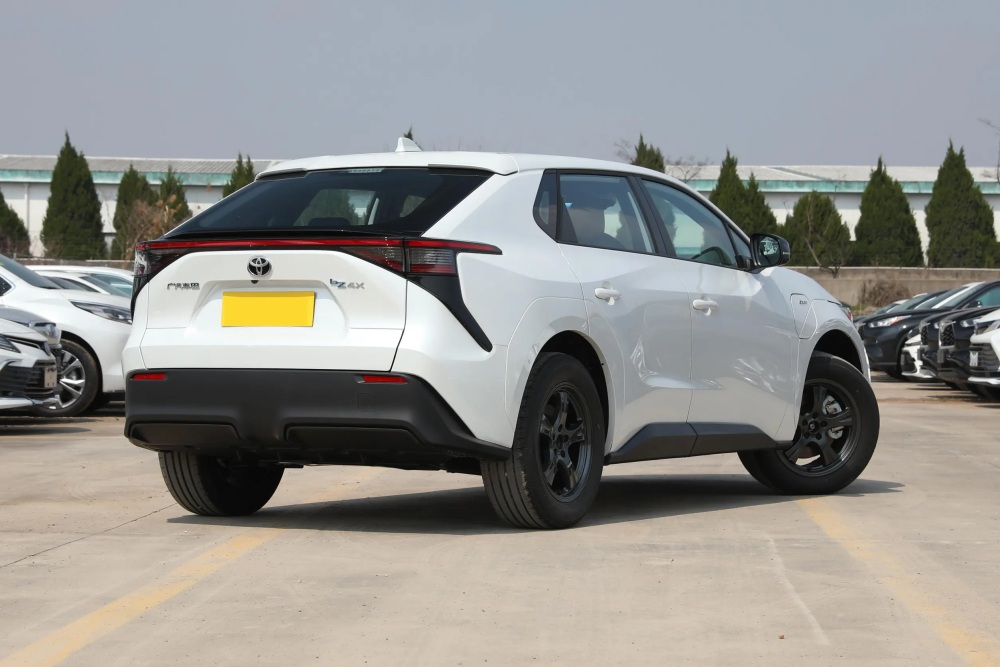 4690x1860x1650 Length Width Height GAC To-yota Bz4x Air Pro Max 2024 Electric 4WD SUV with 2850mm Wheelbase