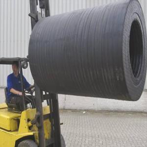Quality Marine Safety Natural OEM Cylindrical Rubber Fender Dock For Vessel Protection wholesale