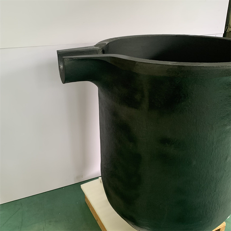 Isostatic Pressing Process Metal Saving Metal Melting Silicon Carbide Graphite Crucible With Pouring Nozzle