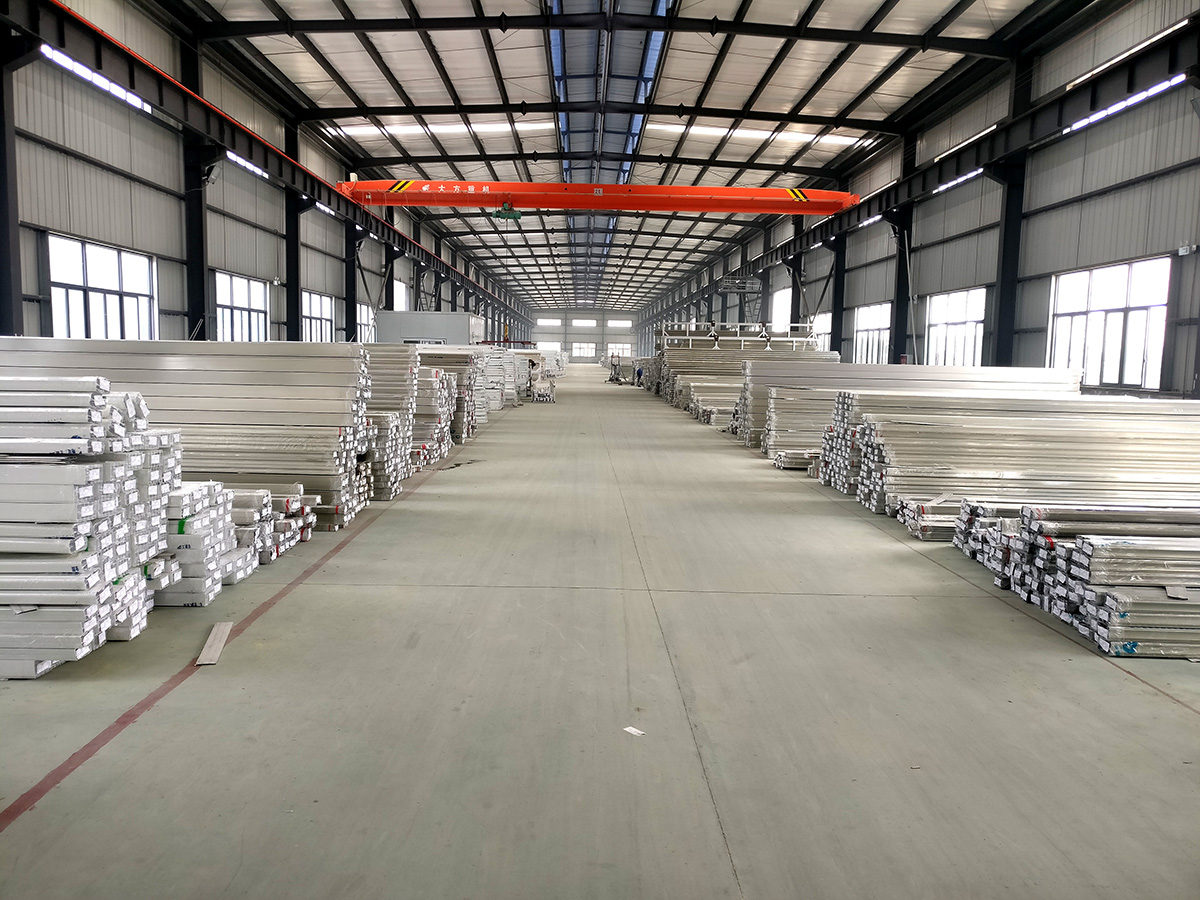 6063 Anodized Aluminium Wood Grain Extrusions Profiles Decorative Slats Effect Square Tube