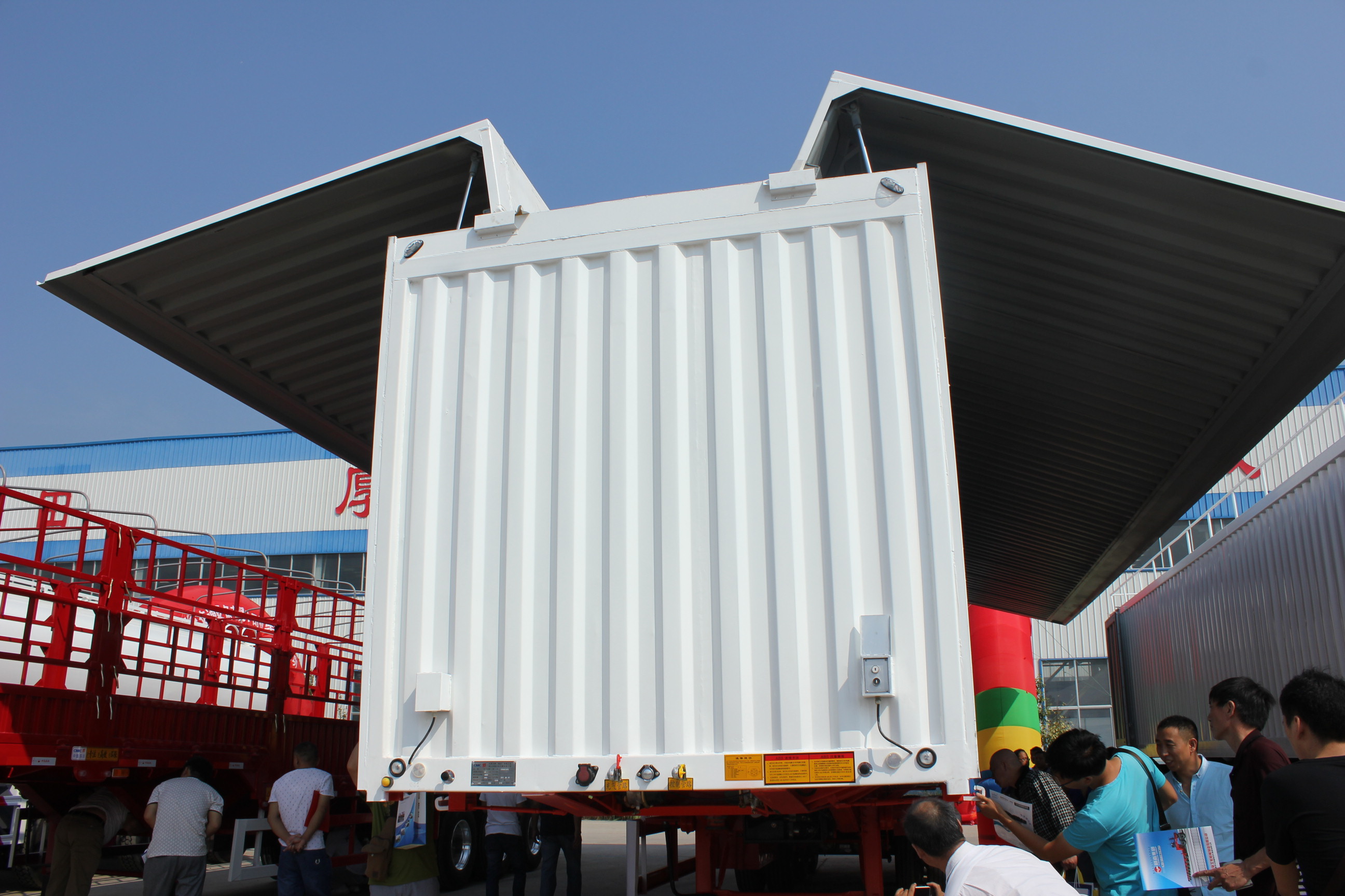 53ft Enclosed Box Cargo Dry Wing Van Truck Semi Trailer with 30-100T Max Payload