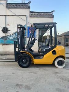Quality 2.5 Tons Second Hand Forklift Komatsu LPG Repossessed Forklifts wholesale