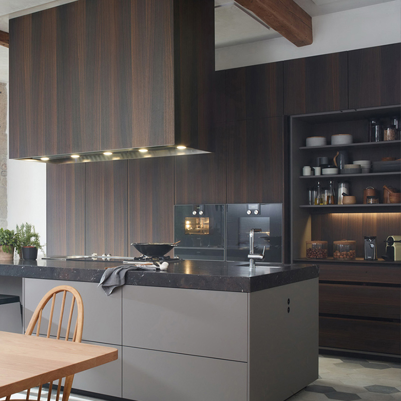 Highly ODM/OEM Modern Black Kitchen Cabinet Furniture with Veneer and Lacquer Finish