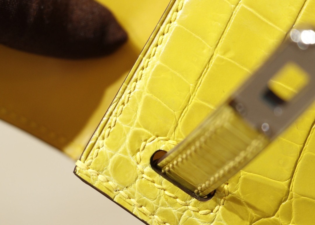 Womens Handhold Yellow 22cm Crocodile Skin Bag With Square Shape