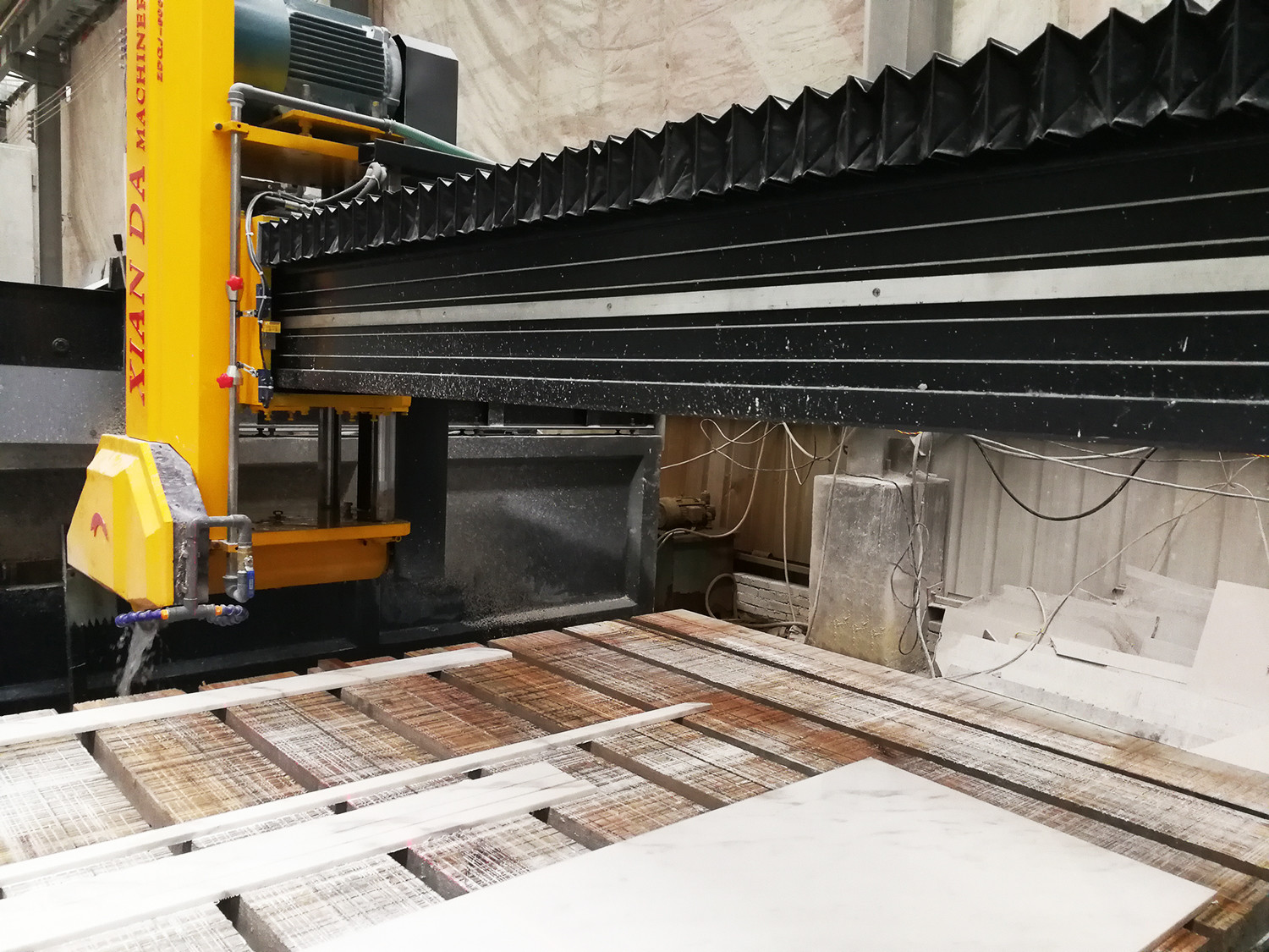 Water Consumption 3m3/h Xianda Stone Slab Cutting Machine For Precise Cutting