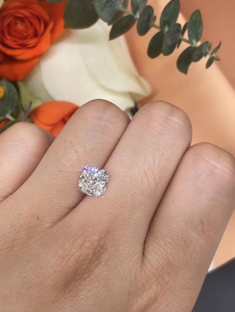 VVS-VS Colorless 1 Carat Cushion Cut Loose Diamond IGI Certified