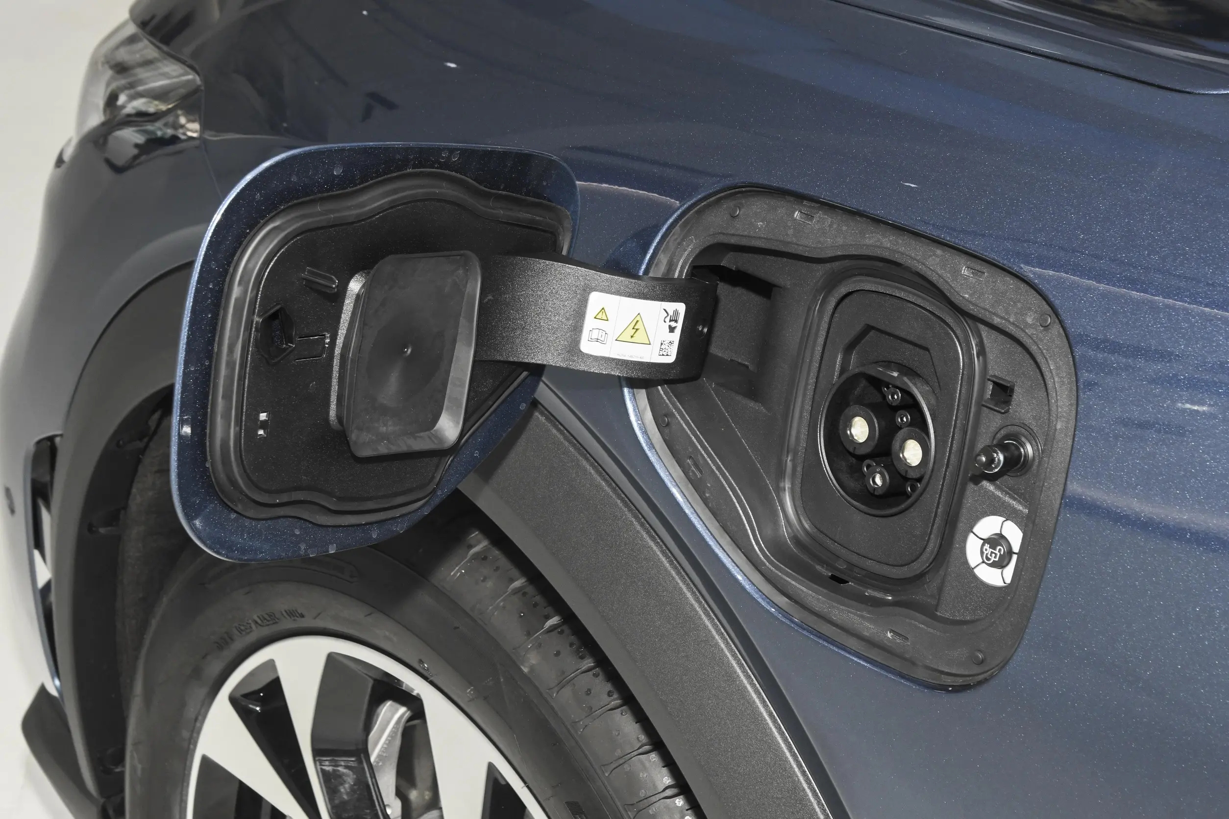 Mustang Mach-E The Next Generation of Electric SUVs with 125kw Motor and 136.7Wh/kg Battery