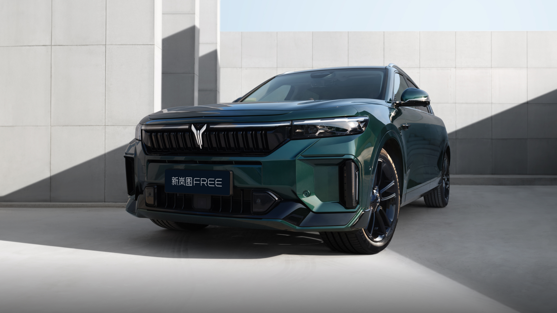 200Km/h Max Speed Electric Car Voyah Free 5-Seat SUV with Hybrid Technology and Body Structure