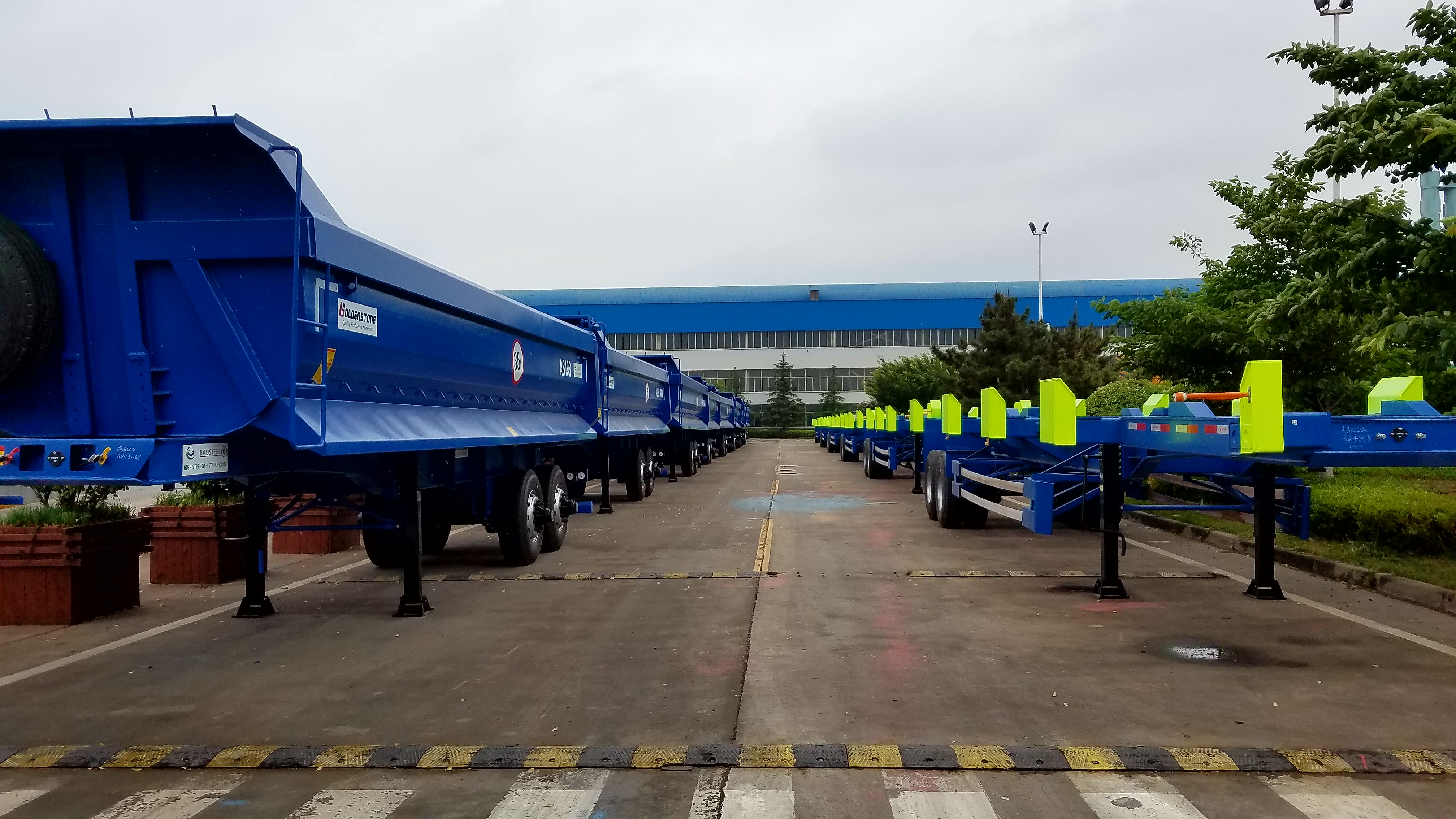 40ft 3 Axles Platform Rail Side Semi Trailer with EBS Brake System for Cargo Delivery