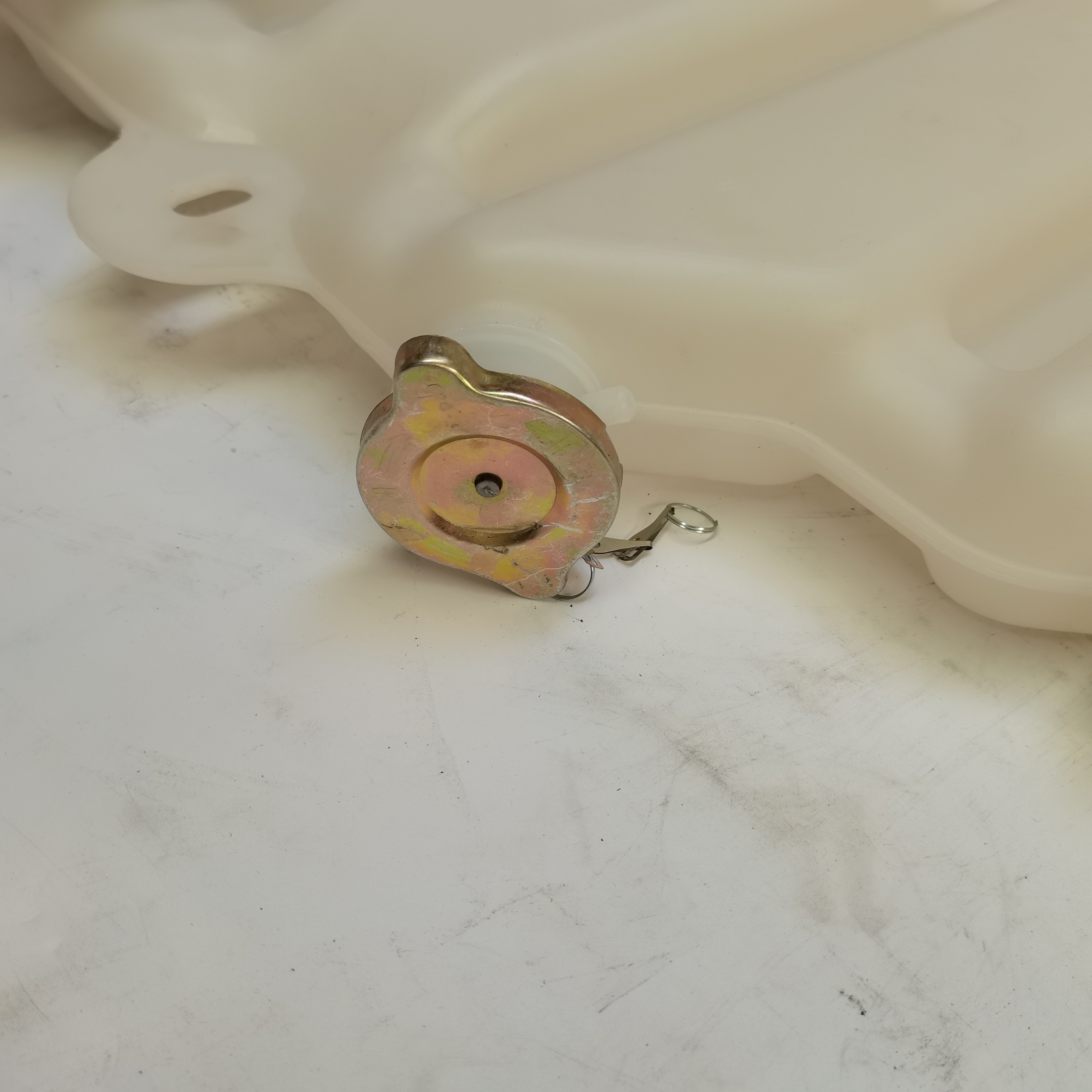 Expansion Tank Auxiliary Water Tank Coolant Pot