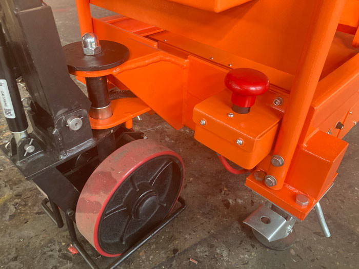 Self Propelled Mobile Lift Table 1100lbs Full Eletric Lifting With 24 DC Batteries