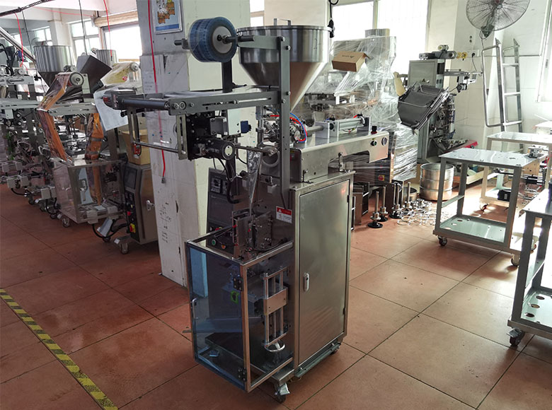 240mm Liquid Packer Machine 20bags/min Automatic Sauce Filling
