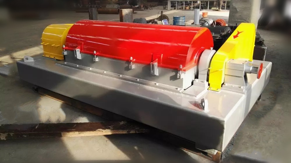 Horizontal Type Spiral Decanter Centrifugal Machine For Water Treatment