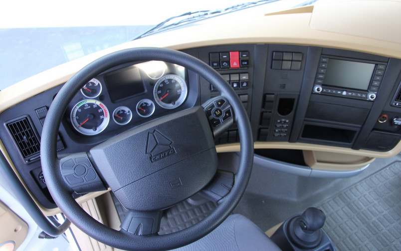 EuroII Sigle Sleeper Sino Truck 10 Wheel Tractor Head 371hp Prime Mover Right Hand Drive Tractor