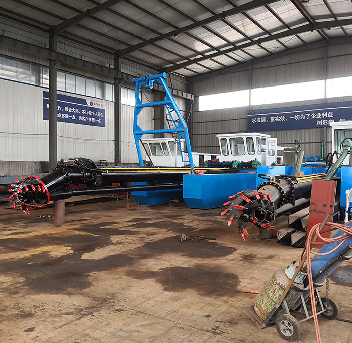 YSCSD250 Model Diesel sand suction dredger Main Engine Power Is 426kw Very Practical