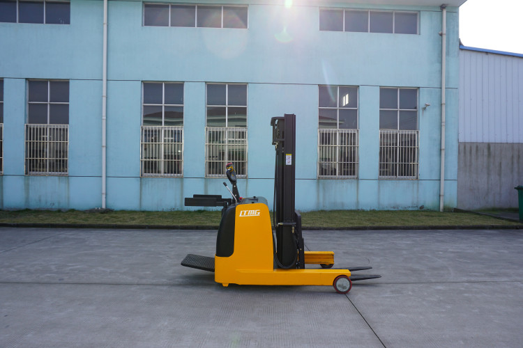 2.5 Ton Warehouse Reach Truck , Mini High Reach Forklift 1 Year Warranty