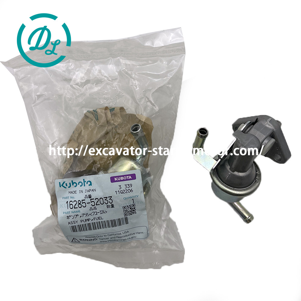 Excavator Engine Parts Fuel Pump 16285-52033 Kubota V1105 Engine