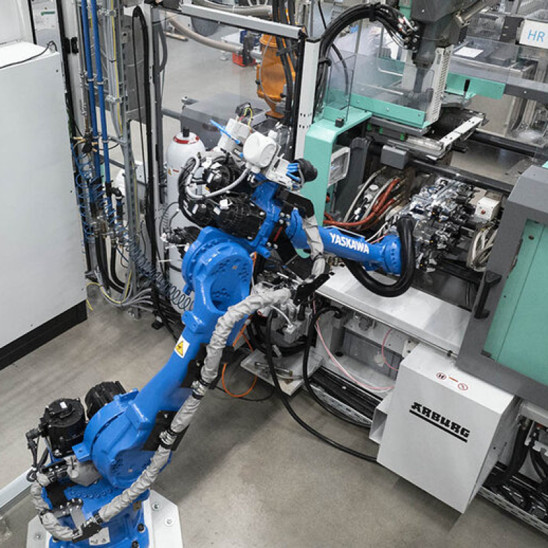 Yaskawa Robotic Arm Industria MOTOMAN GP50 With CNGBS Dressing Pack For More Spray Paint