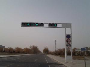 Quality 11M Height 6M Length Durable Mast Arm Traffic Signals Pole With Anchor Bolts wholesale