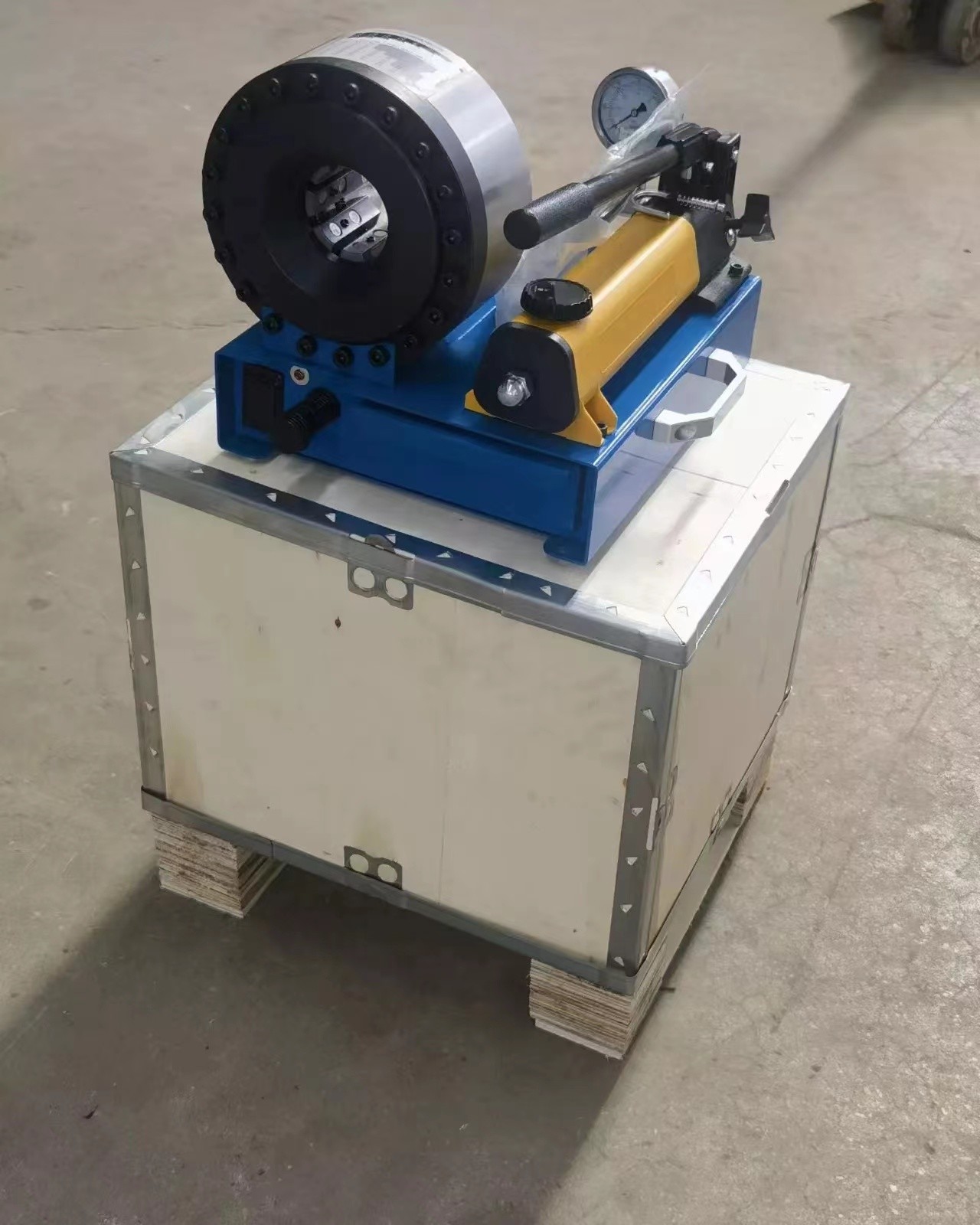 1 inch Durable Manual Hose Crimping Machine producing Max Pressure 35Mpa satisfaction