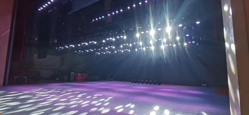 200W+200W CW WW Bi-color Ellipsoidal Profile LED Studio Light High High CRI Easy Installation