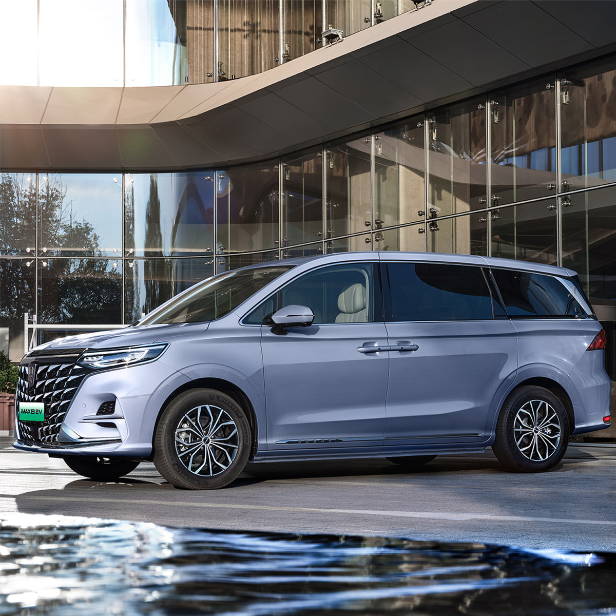 3000 MM WHEELBASE ROEWE IMAX8 EV Electric Cars 7 Seats Fast Charging Long Range for Environmentally-Friendly Travel