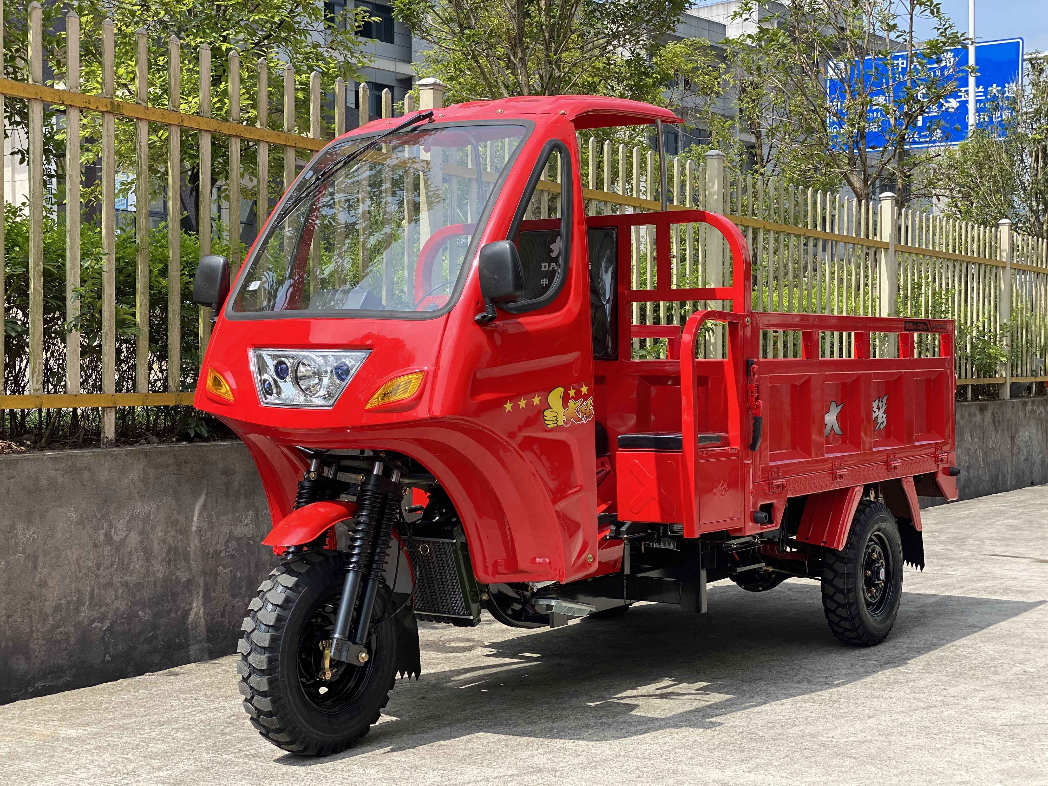 s 250cc DAYANG Q3-3 Semi Closed Cab Cabin Motorized Tricycle Three Wheel Motorcycle