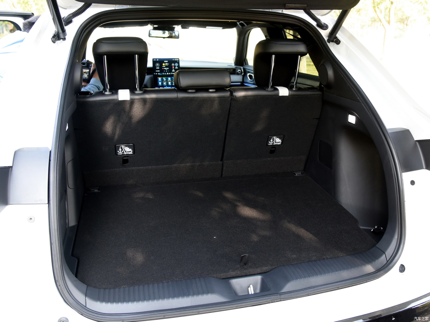 Hon-da ENS1 Electric SUV Sports Car with Torsion Beam Non-Independent Suspension and FWD Drive 68.8 Battery Capacity