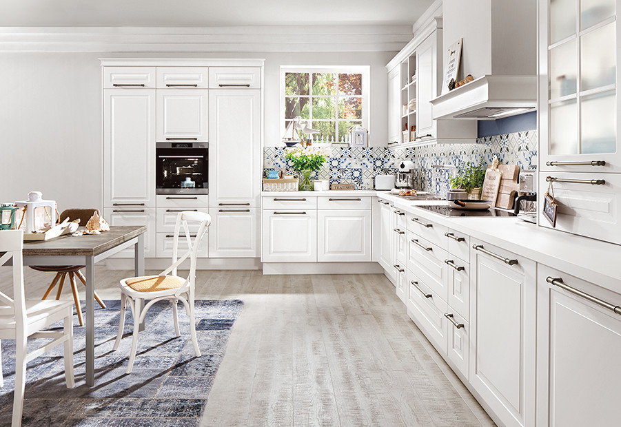 Modern 2.5M L Shape Island Kitchen Cabinets With One Wall Of Cabinets And An Island