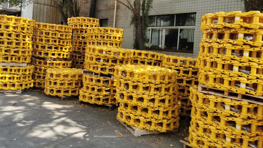 Hardness HRC52-58 D8N Bulldozer Undercarriage Parts Track Chain Assy Track Rollers Carrier Rollers Idler