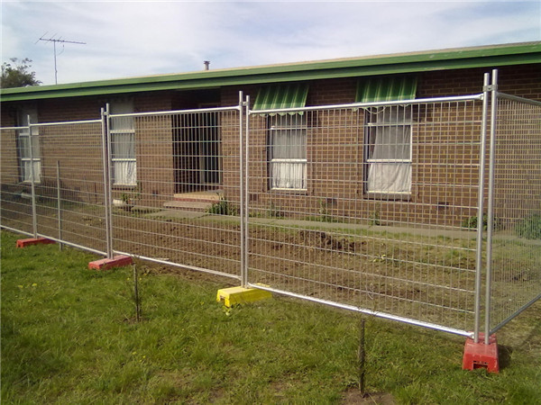 AS 4687 standard 2.4x2.1m size construction fence for Australia
